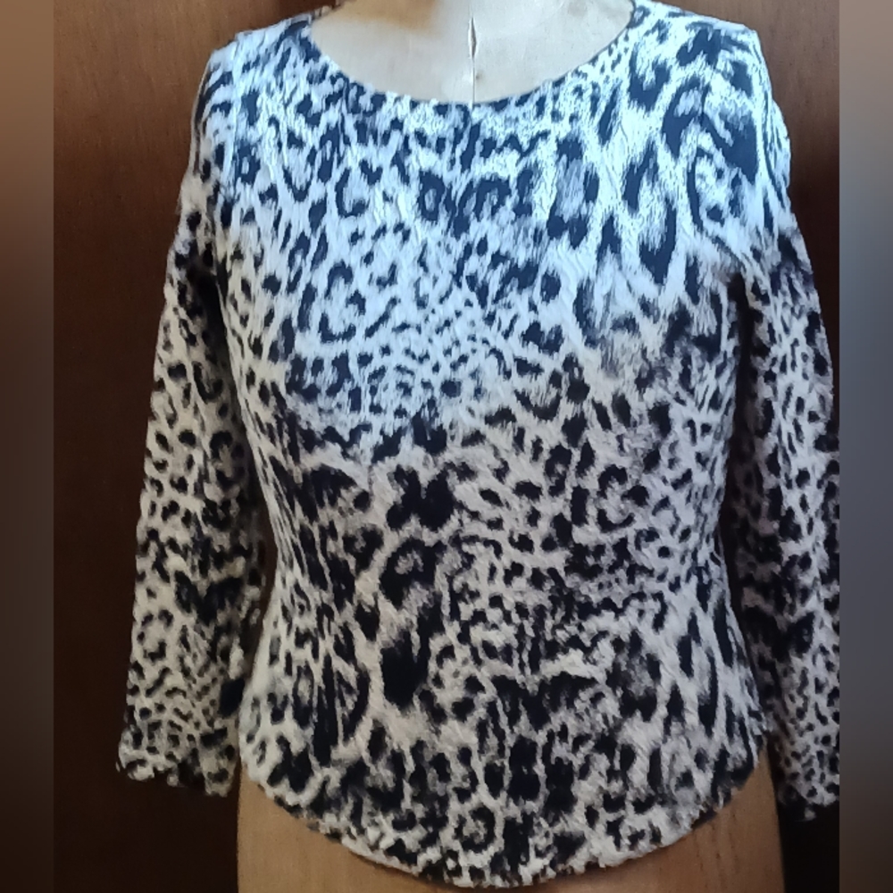 Chico's Soft Black Taupe Leopard Print Pullover Top Chico's Size 1